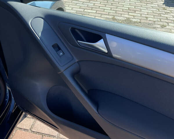 Синій Фольксваген Гольф, об'ємом двигуна 1.39 л та пробігом 213 тис. км за 9200 $, фото 21 на Automoto.ua