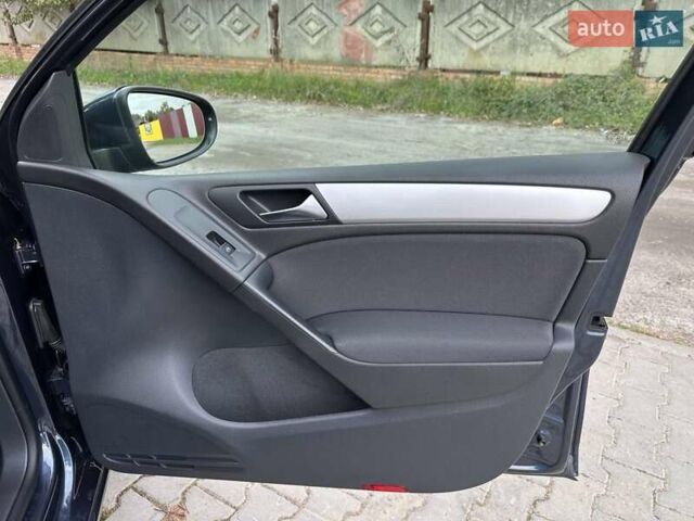 Синий Фольксваген Гольф, объемом двигателя 1.6 л и пробегом 239 тыс. км за 9999 $, фото 48 на Automoto.ua