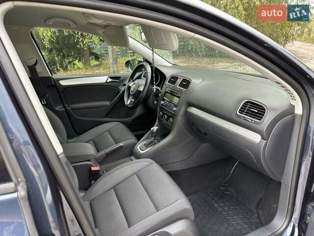 Синий Фольксваген Гольф, объемом двигателя 1.6 л и пробегом 239 тыс. км за 9999 $, фото 51 на Automoto.ua