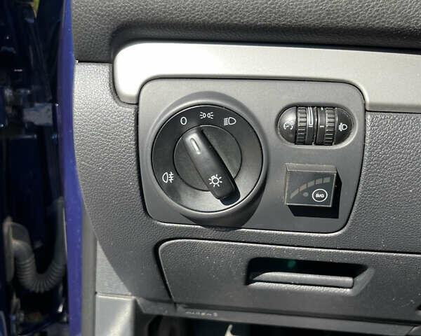 Синий Фольксваген Гольф, объемом двигателя 1.4 л и пробегом 210 тыс. км за 7500 $, фото 9 на Automoto.ua