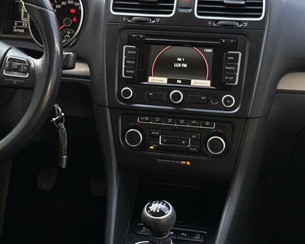 Синий Фольксваген Гольф, объемом двигателя 1.6 л и пробегом 263 тыс. км за 8100 $, фото 18 на Automoto.ua