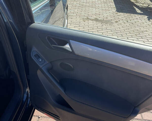 Синій Фольксваген Гольф, об'ємом двигуна 1.39 л та пробігом 213 тис. км за 9200 $, фото 26 на Automoto.ua