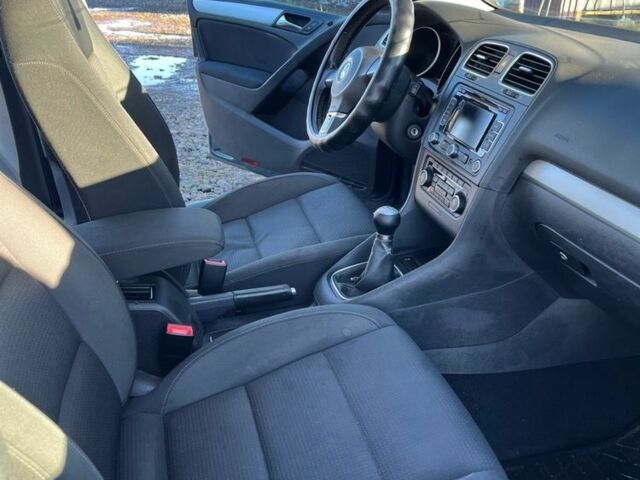 Синий Фольксваген Гольф, объемом двигателя 1.6 л и пробегом 250 тыс. км за 5799 $, фото 5 на Automoto.ua