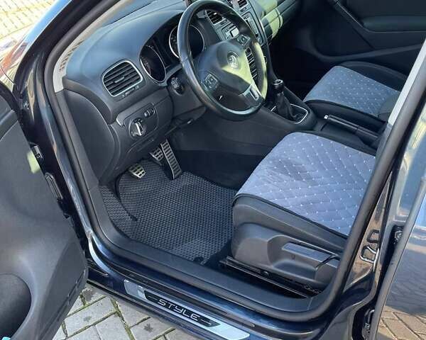 Синий Фольксваген Гольф, объемом двигателя 1.6 л и пробегом 208 тыс. км за 8999 $, фото 37 на Automoto.ua