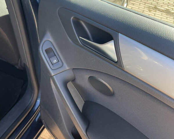 Синій Фольксваген Гольф, об'ємом двигуна 1.39 л та пробігом 213 тис. км за 8990 $, фото 18 на Automoto.ua