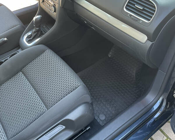 Синій Фольксваген Гольф, об'ємом двигуна 1.39 л та пробігом 213 тис. км за 9200 $, фото 17 на Automoto.ua