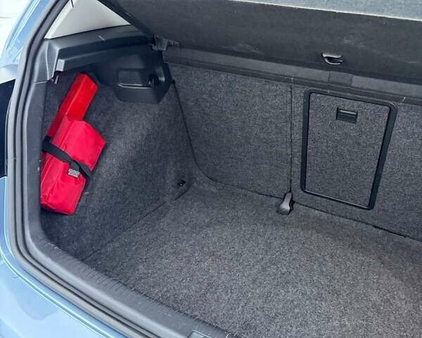 Синий Фольксваген Гольф, объемом двигателя 1.39 л и пробегом 205 тыс. км за 8800 $, фото 11 на Automoto.ua