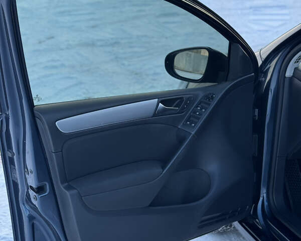 Синій Фольксваген Гольф, об'ємом двигуна 1.6 л та пробігом 265 тис. км за 7500 $, фото 13 на Automoto.ua