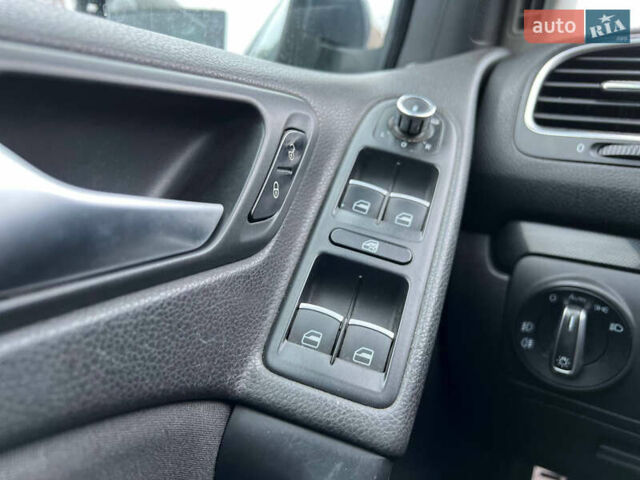 Синий Фольксваген Гольф, объемом двигателя 1.39 л и пробегом 231 тыс. км за 7000 $, фото 23 на Automoto.ua