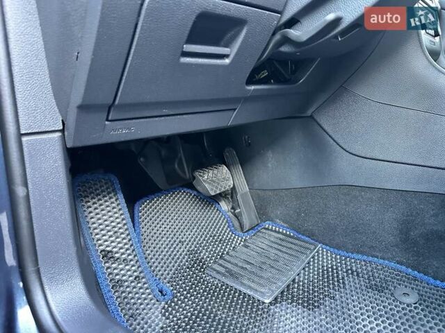 Синий Фольксваген Гольф, объемом двигателя 1.6 л и пробегом 201 тыс. км за 10499 $, фото 28 на Automoto.ua