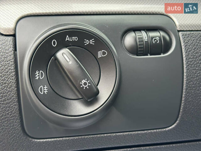 Синій Фольксваген Гольф, об'ємом двигуна 1.39 л та пробігом 240 тис. км за 9500 $, фото 33 на Automoto.ua