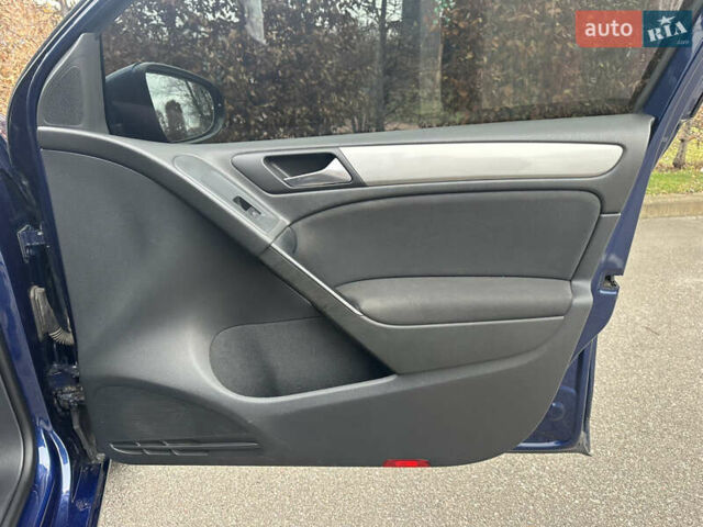 Синий Фольксваген Гольф, объемом двигателя 1.6 л и пробегом 157 тыс. км за 7200 $, фото 25 на Automoto.ua