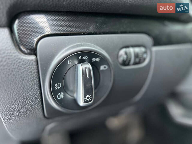 Синий Фольксваген Гольф, объемом двигателя 1.39 л и пробегом 231 тыс. км за 7000 $, фото 24 на Automoto.ua