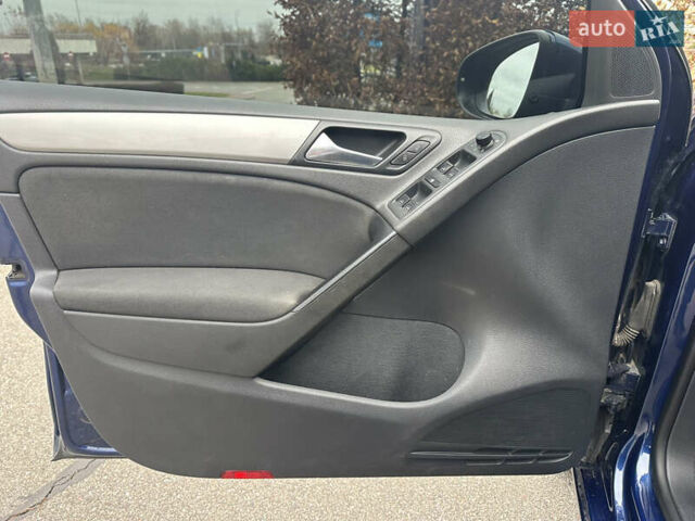 Синий Фольксваген Гольф, объемом двигателя 1.6 л и пробегом 157 тыс. км за 7200 $, фото 14 на Automoto.ua