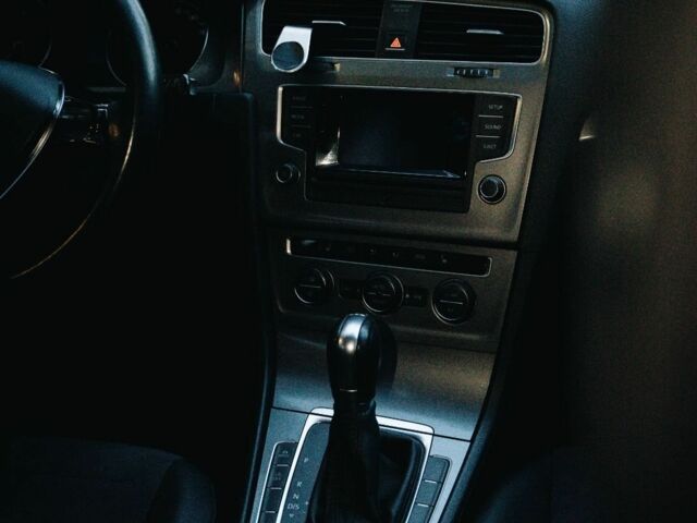 Фольксваген Гольф 2013 в Киеве на Automoto.ua Синий Фольксваген Гольф, объемом двигателя 1.4 л и пробегом 160 тыс. км за 11600 $, фото 8 на Automoto.ua