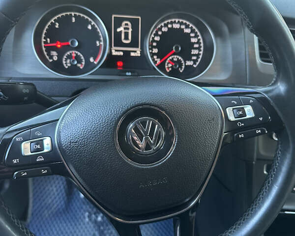 Синий Фольксваген Гольф, объемом двигателя 1.6 л и пробегом 369 тыс. км за 8500 $, фото 5 на Automoto.ua