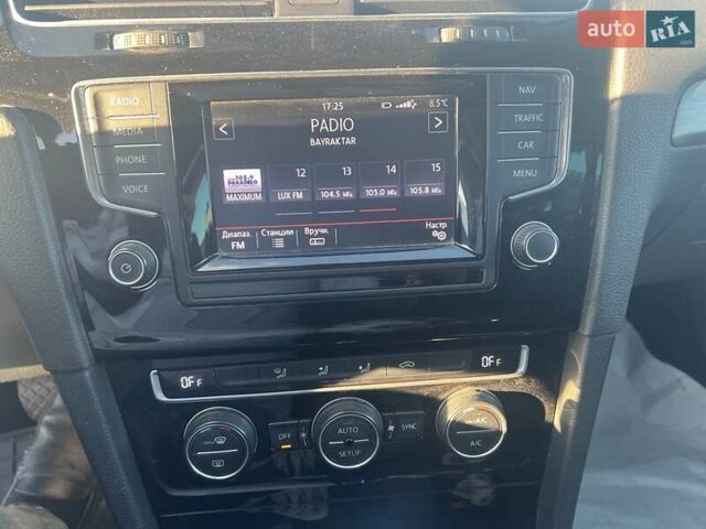 Синий Фольксваген Гольф, объемом двигателя 1.6 л и пробегом 217 тыс. км за 10900 $, фото 5 на Automoto.ua