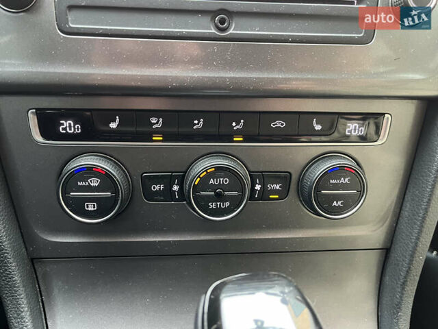 Фольксваген Гольф 2013 в Хмельницком на Automoto.ua Синий Фольксваген Гольф, объемом двигателя 1.97 л и пробегом 251 тыс. км за 11900 $, фото 37 на Automoto.ua