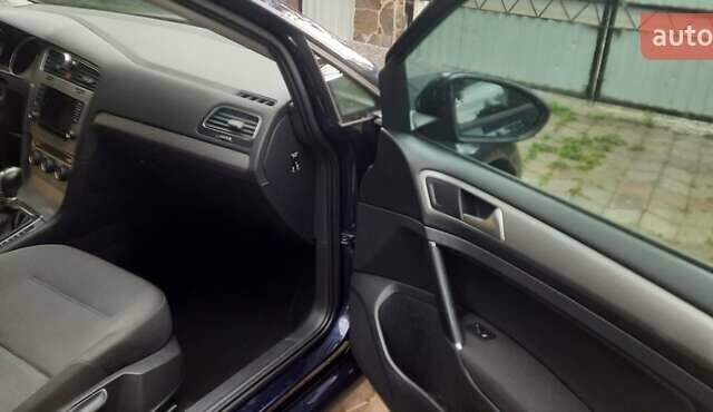 Синій Фольксваген Гольф, об'ємом двигуна 1.6 л та пробігом 228 тис. км за 13600 $, фото 10 на Automoto.ua