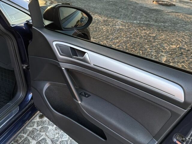 Синий Фольксваген Гольф, объемом двигателя 1.6 л и пробегом 246 тыс. км за 11600 $, фото 17 на Automoto.ua