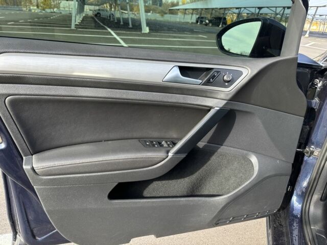 Синий Фольксваген Гольф, объемом двигателя 1.8 л и пробегом 227 тыс. км за 9400 $, фото 12 на Automoto.ua