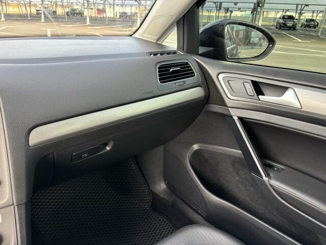 Синий Фольксваген Гольф, объемом двигателя 1.8 л и пробегом 227 тыс. км за 9400 $, фото 9 на Automoto.ua