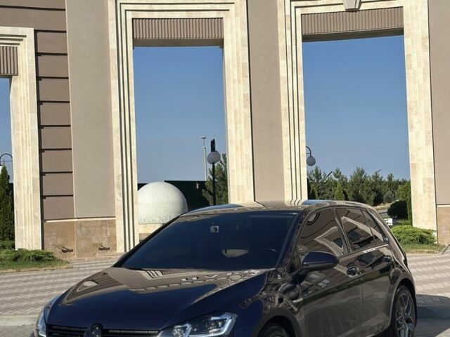 Синий Фольксваген Гольф, объемом двигателя 1.6 л и пробегом 246 тыс. км за 11600 $, фото 3 на Automoto.ua