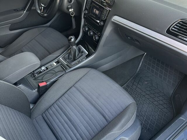 Синий Фольксваген Гольф, объемом двигателя 1.6 л и пробегом 246 тыс. км за 11600 $, фото 14 на Automoto.ua