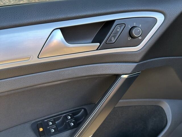 Синий Фольксваген Гольф, объемом двигателя 1.6 л и пробегом 246 тыс. км за 11600 $, фото 21 на Automoto.ua