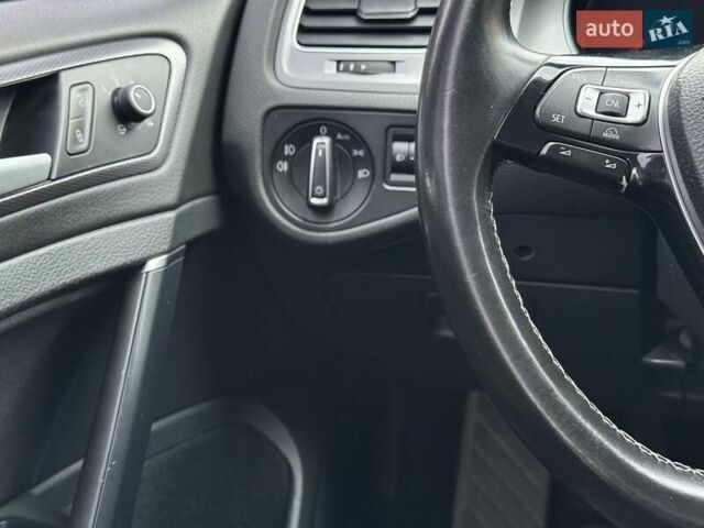 Синий Фольксваген Гольф, объемом двигателя 1.6 л и пробегом 267 тыс. км за 11100 $, фото 14 на Automoto.ua