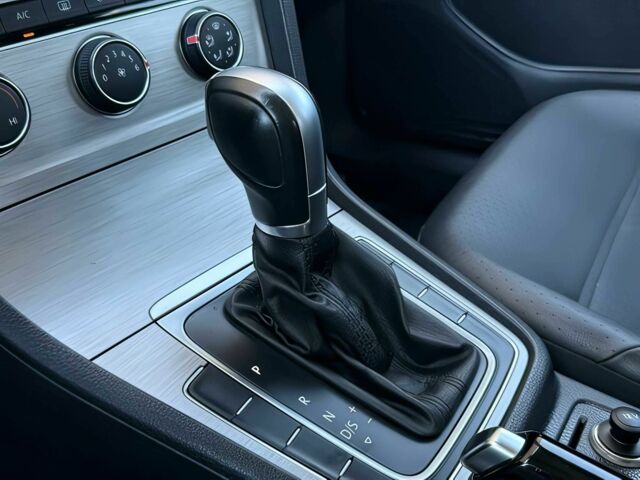 Фольксваген Гольф 2015 в Хмельницком на Automoto.ua Синий Фольксваген Гольф, объемом двигателя 1.8 л и пробегом 70 тыс. км за 11500 $, фото 10 на Automoto.ua