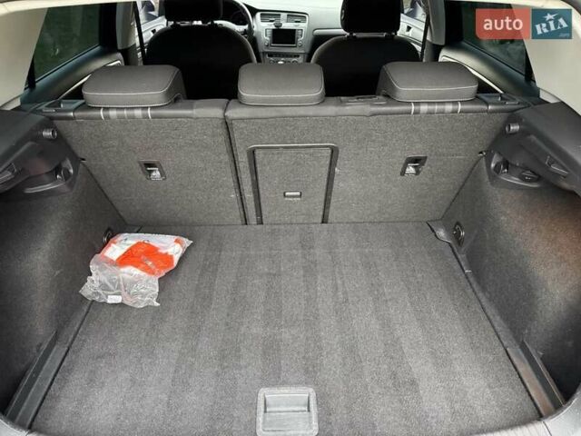 Синий Фольксваген Гольф, объемом двигателя 1.6 л и пробегом 267 тыс. км за 11100 $, фото 13 на Automoto.ua