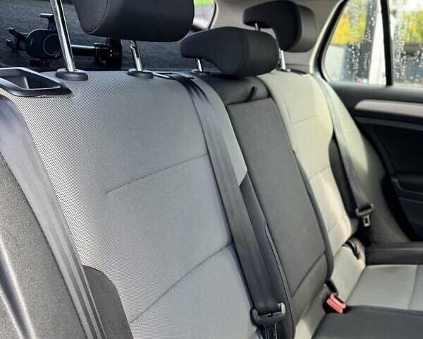 Фольксваген Гольф 2015 у Львові на Automoto.ua Синій Фольксваген Гольф, об'ємом двигуна 0 л та пробігом 165 тис. км за 8500 $, фото 4 на Automoto.ua