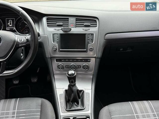 Синий Фольксваген Гольф, объемом двигателя 1.6 л и пробегом 267 тыс. км за 11100 $, фото 6 на Automoto.ua