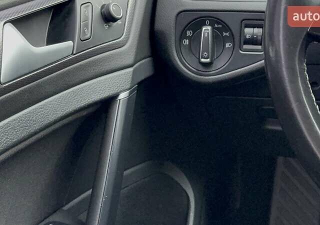 Синий Фольксваген Гольф, объемом двигателя 1.6 л и пробегом 267 тыс. км за 11100 $, фото 9 на Automoto.ua