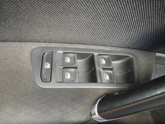 Синий Фольксваген Гольф, объемом двигателя 2 л и пробегом 149 тыс. км за 16390 $, фото 12 на Automoto.ua