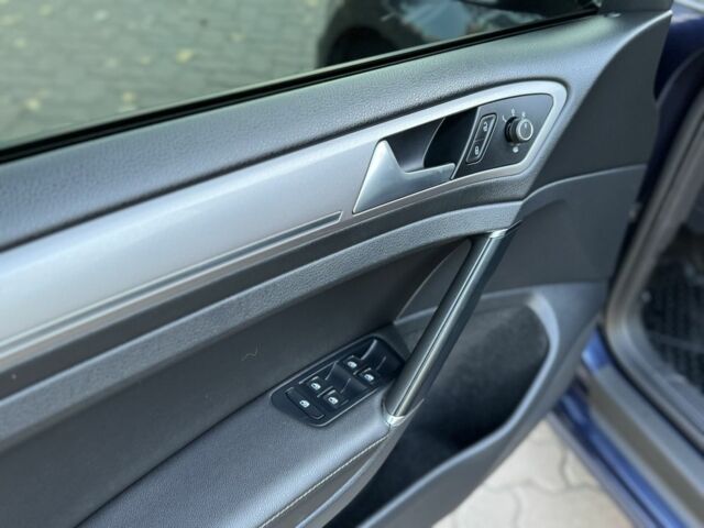 Синий Фольксваген Гольф, объемом двигателя 0 л и пробегом 138 тыс. км за 9500 $, фото 9 на Automoto.ua