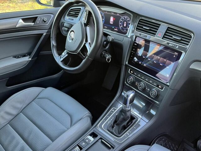 Синий Фольксваген Гольф, объемом двигателя 0 л и пробегом 110 тыс. км за 13000 $, фото 1 на Automoto.ua