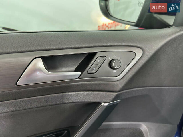 Синий Фольксваген Гольф, объемом двигателя 1.6 л и пробегом 217 тыс. км за 16950 $, фото 21 на Automoto.ua