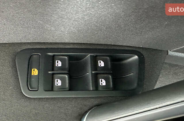 Синий Фольксваген Гольф, объемом двигателя 1.6 л и пробегом 217 тыс. км за 16950 $, фото 22 на Automoto.ua