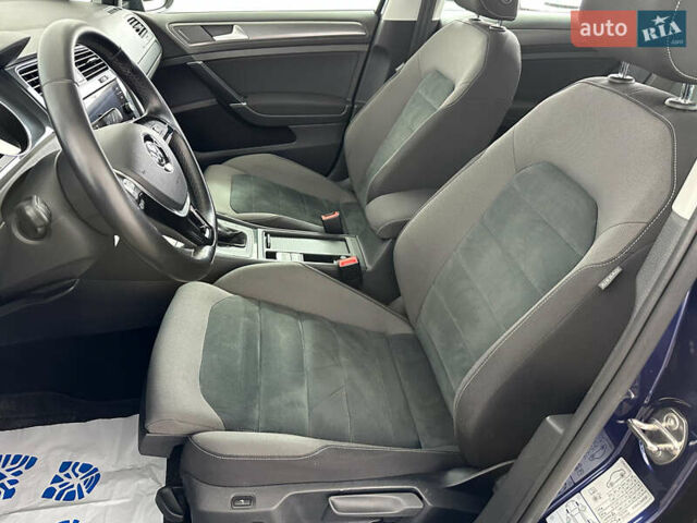 Синий Фольксваген Гольф, объемом двигателя 1.6 л и пробегом 217 тыс. км за 16950 $, фото 6 на Automoto.ua