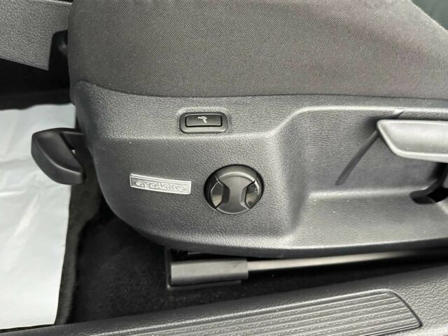 Синий Фольксваген Гольф, объемом двигателя 1.6 л и пробегом 217 тыс. км за 16950 $, фото 7 на Automoto.ua