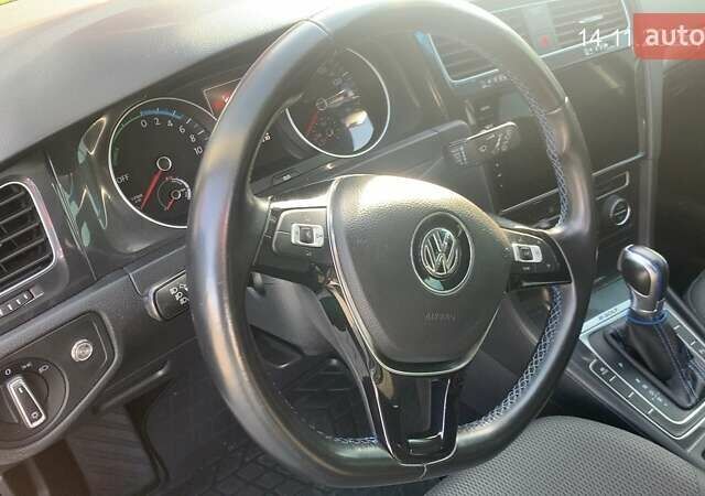 Синий Фольксваген Гольф, объемом двигателя 0 л и пробегом 47 тыс. км за 12500 $, фото 30 на Automoto.ua