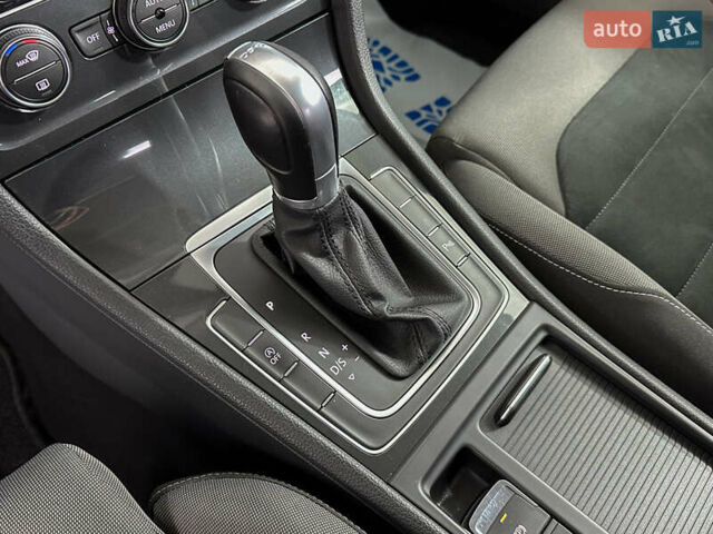 Синий Фольксваген Гольф, объемом двигателя 1.6 л и пробегом 217 тыс. км за 16950 $, фото 18 на Automoto.ua