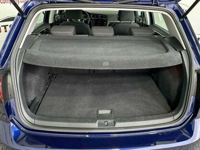 Синий Фольксваген Гольф, объемом двигателя 1.6 л и пробегом 217 тыс. км за 16950 $, фото 3 на Automoto.ua