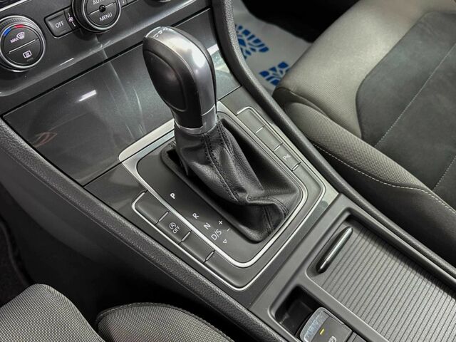 Синий Фольксваген Гольф, объемом двигателя 1.6 л и пробегом 217 тыс. км за 16950 $, фото 16 на Automoto.ua