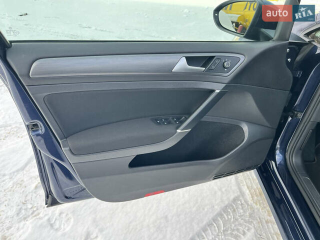 Синий Фольксваген Гольф, объемом двигателя 1.8 л и пробегом 83 тыс. км за 15000 $, фото 32 на Automoto.ua