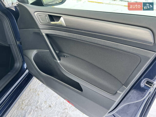 Синий Фольксваген Гольф, объемом двигателя 1.8 л и пробегом 83 тыс. км за 15000 $, фото 41 на Automoto.ua