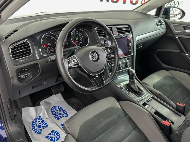 Синий Фольксваген Гольф, объемом двигателя 1.6 л и пробегом 217 тыс. км за 16950 $, фото 5 на Automoto.ua