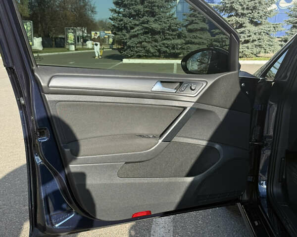 Синий Фольксваген Гольф, объемом двигателя 1.8 л и пробегом 93 тыс. км за 14400 $, фото 8 на Automoto.ua